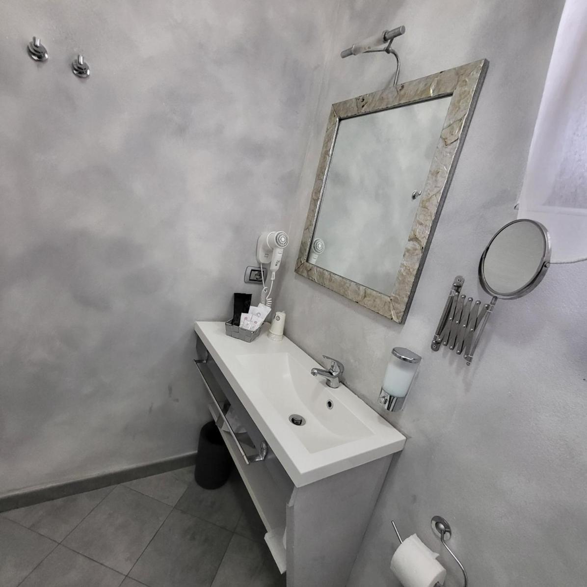 Illuvia 2 Affitta Camere กอร์นาเรโด ภายนอก รูปภาพ
